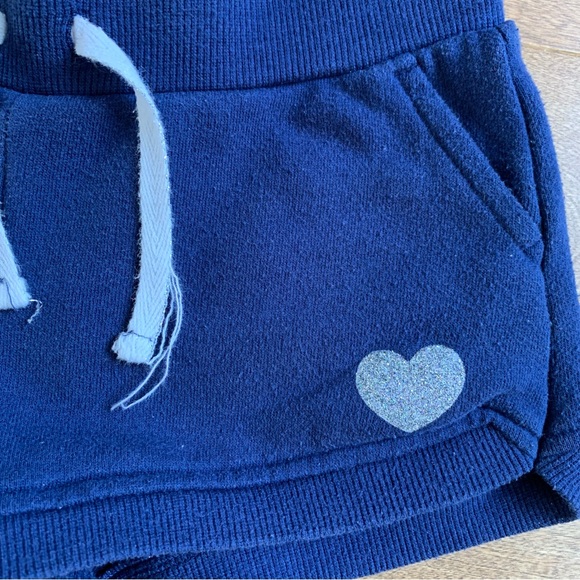 3/$10 OSHKOSH Girls shorts 5T - Picture 2 of 4